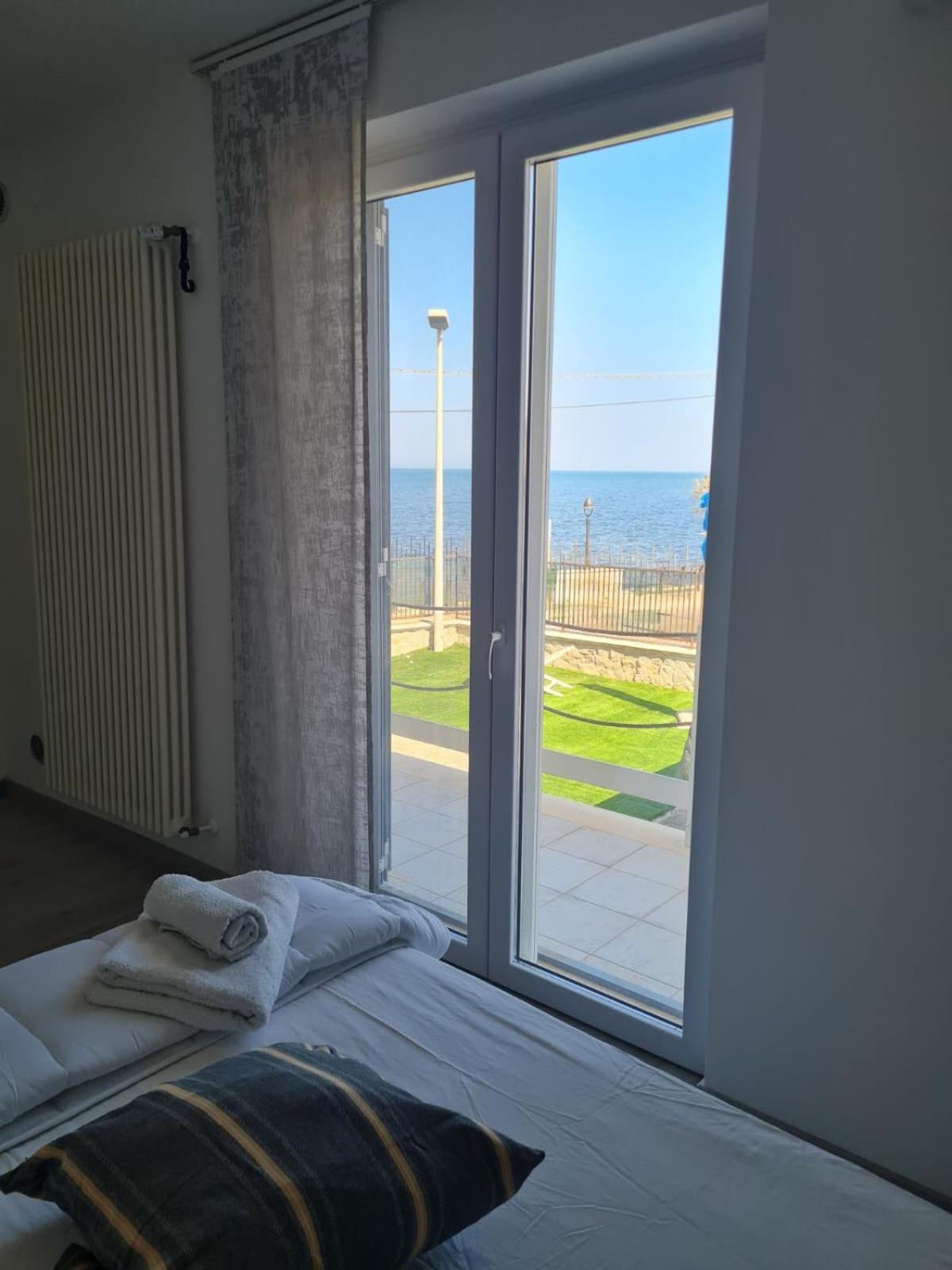 Casa Viky Hotell Bari Exteriör bild